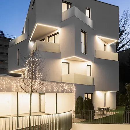 アパートホテル Desiree Classic & Design