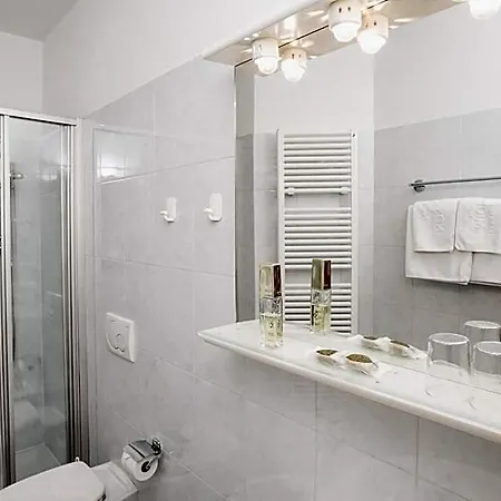 Апарт-готель Desiree Classic & Design 4*