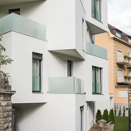 アパートホテル Desiree Classic & Design